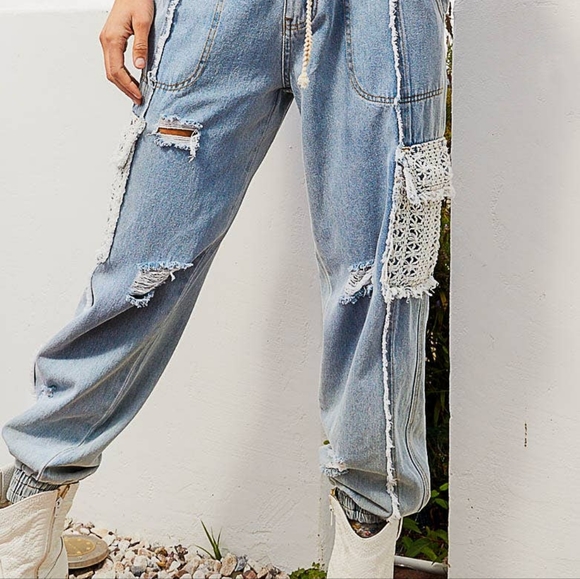 POL Denim joggers with crochet accents - Picture 2 of 4